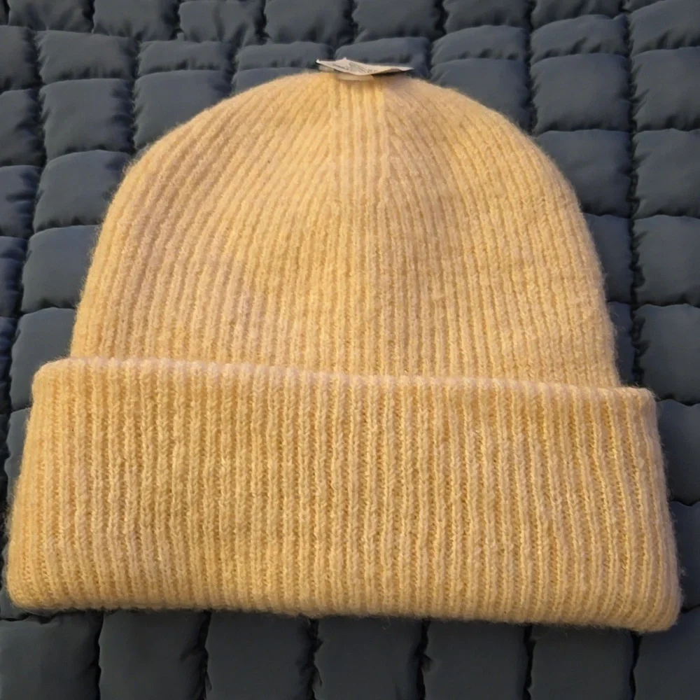 NWT AE American Eagle Knit Beanie Cream Color Unisex One Size